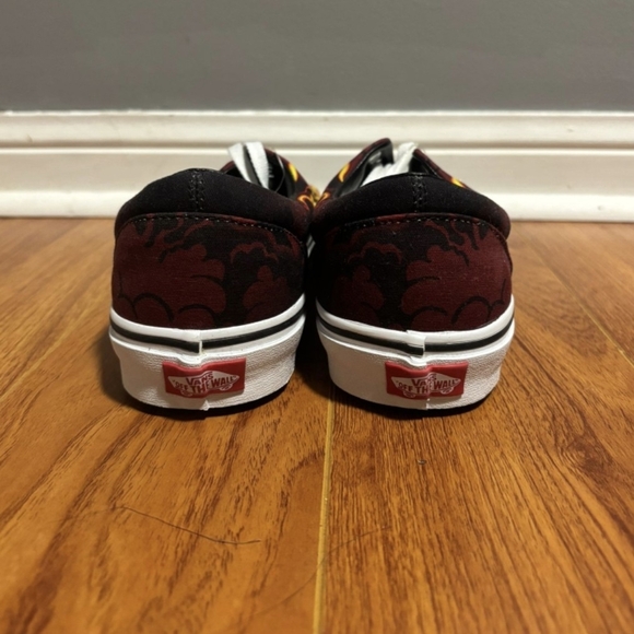BRAND NEW---Vans Mens Flame Graphic Low-Top Sneakers - Maroon/Yellow/Black - Picture 2 of 4